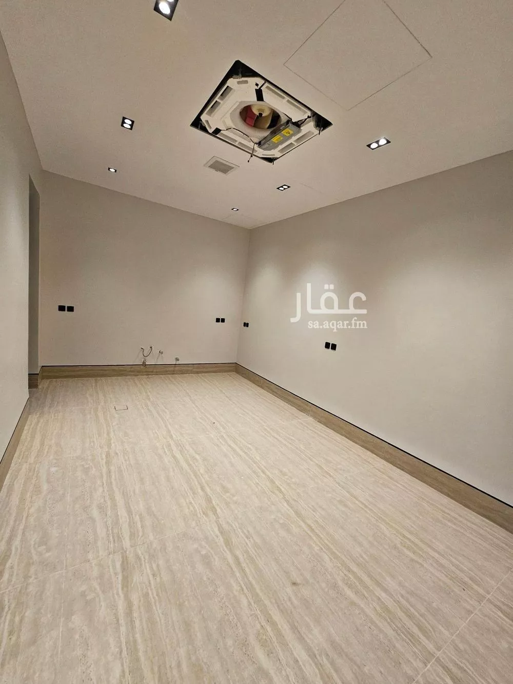 فيلا 4 غرف في العارض 12