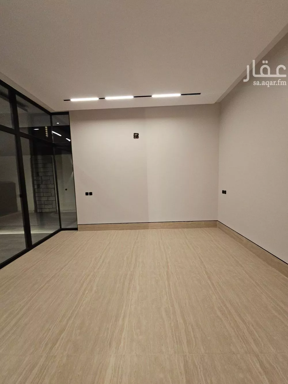 فيلا 4 غرف في العارض 8