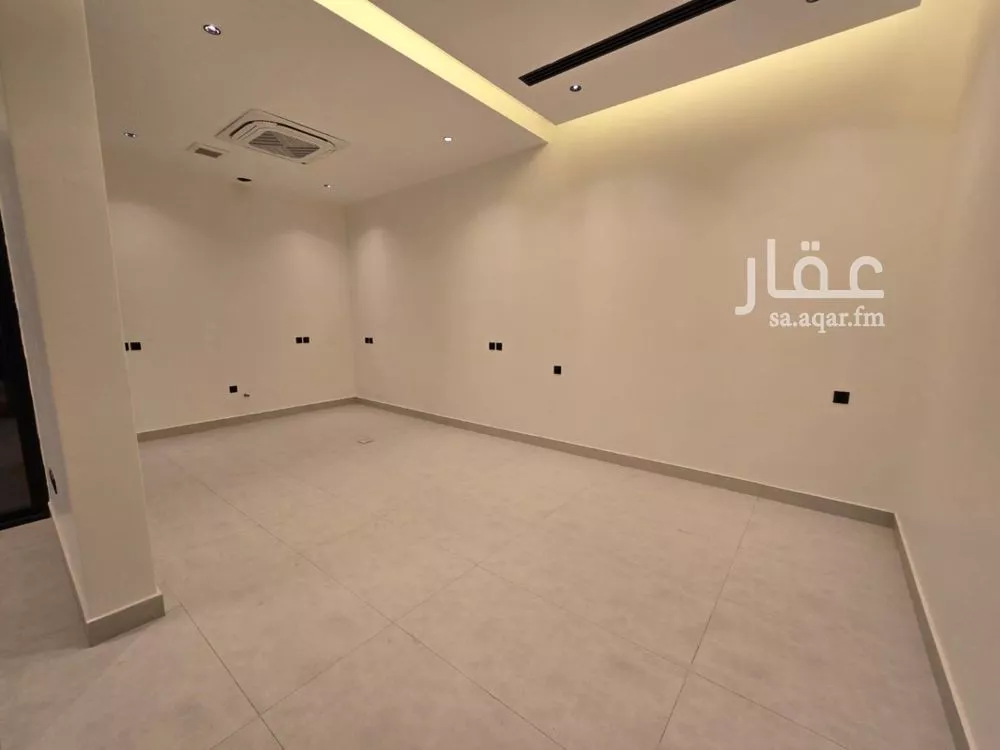فيلا 4 غرف في العارض 6