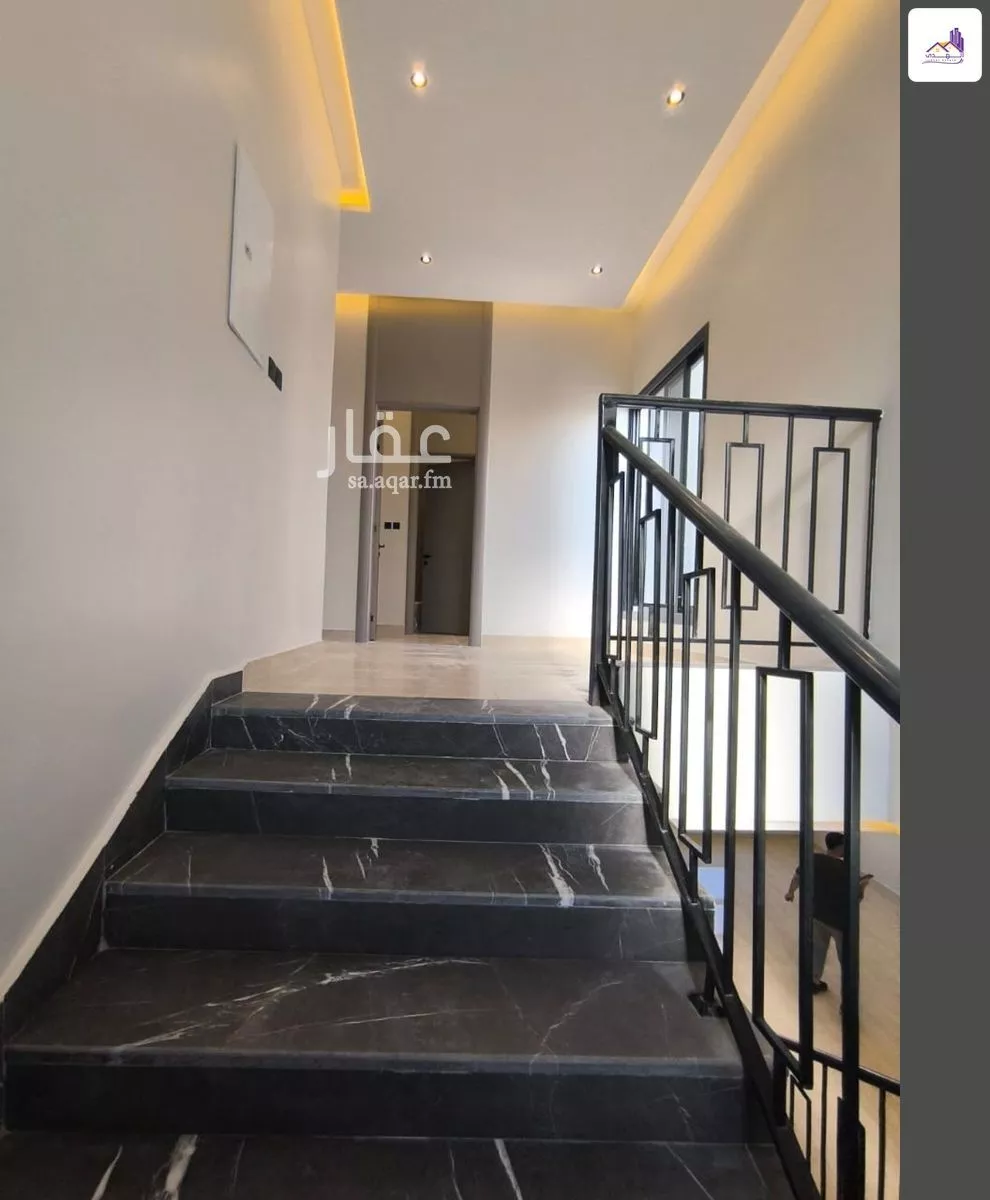 4 bedroom villa in Al Janadriyah 8