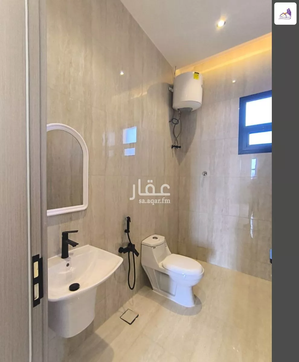 4 bedroom villa in Al Janadriyah 9