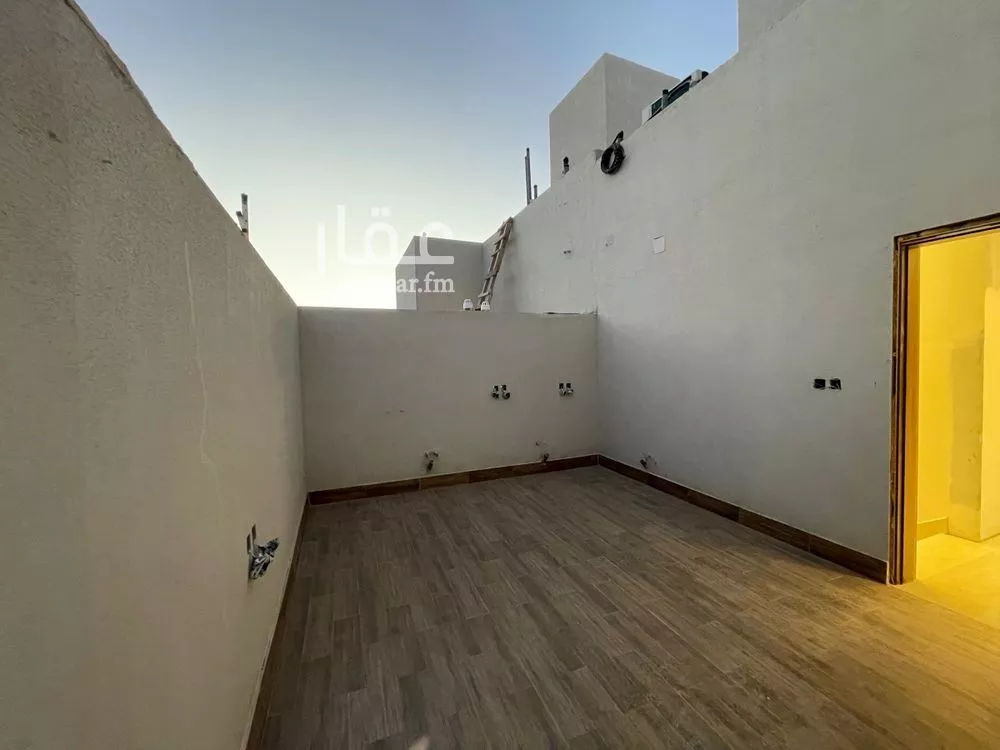 5 bedroom villa in Al Malqa 16
