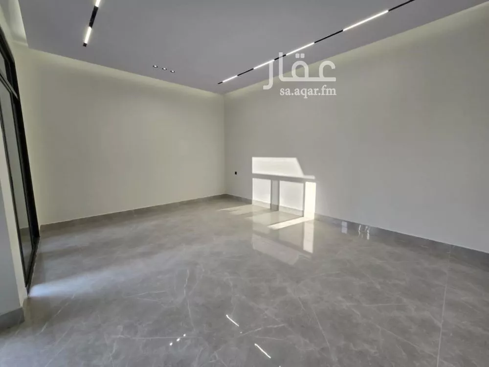 فيلا 5 غرف في الشرق 11