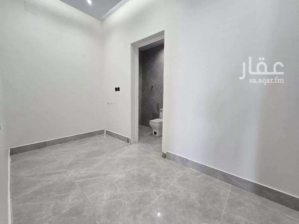 فيلا 5 غرف في الشرق 16