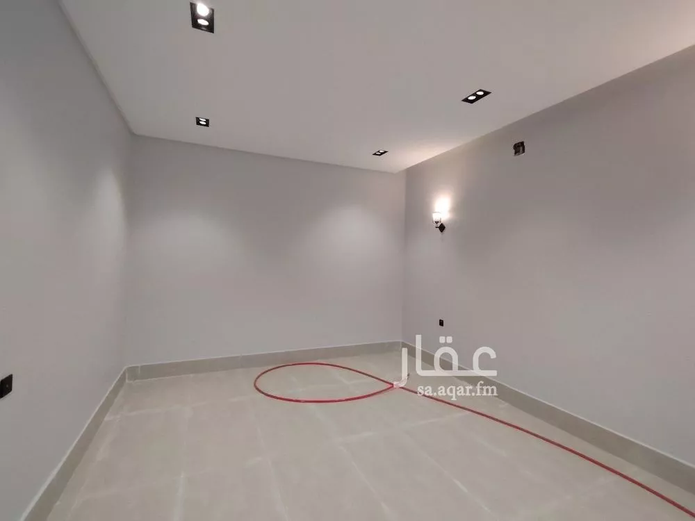 فيلا 5 غرف في عكاظ 7
