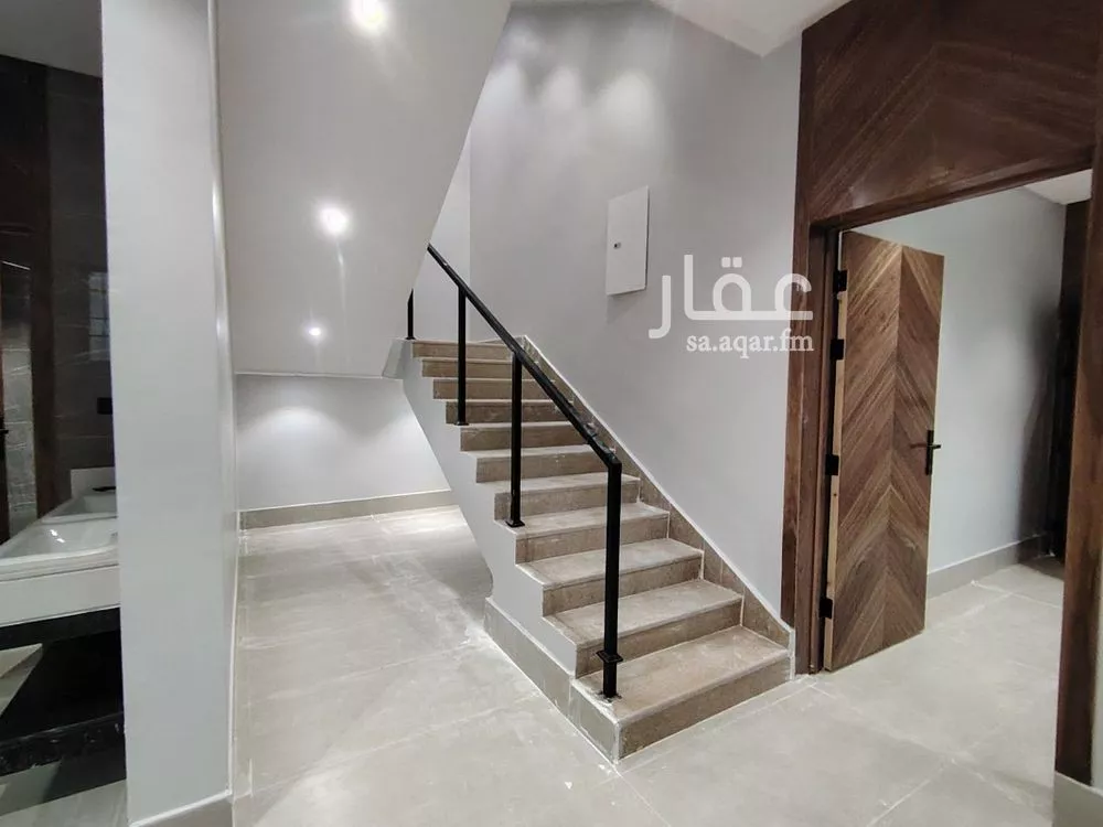 فيلا 5 غرف في عكاظ 8