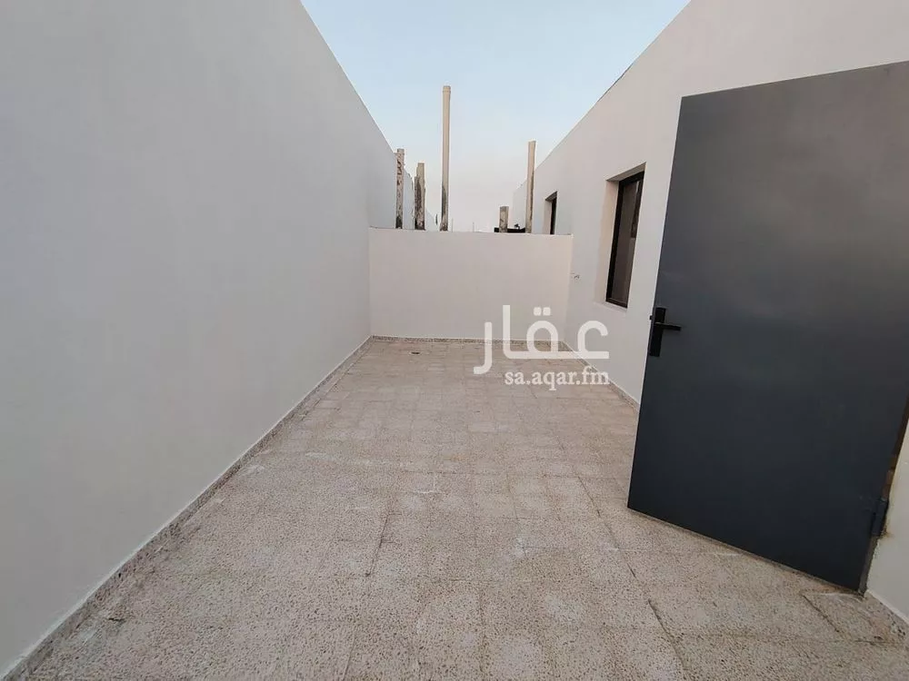 فيلا 5 غرف في عكاظ 10