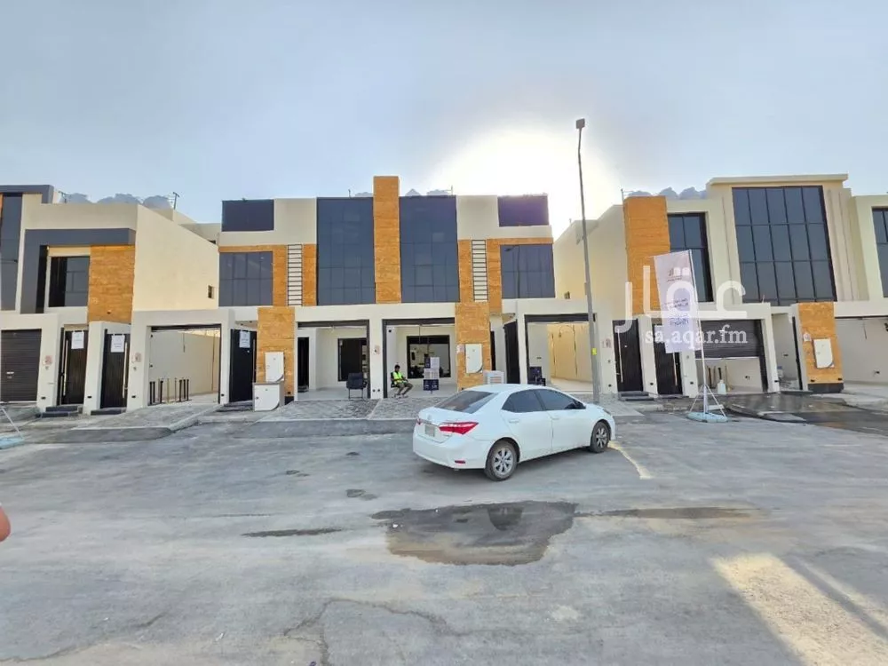 5 bedroom duplex in Okaz 3