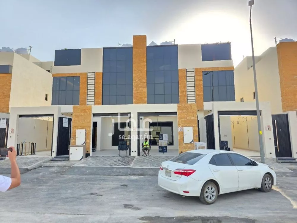 5 bedroom duplex in Okaz 5