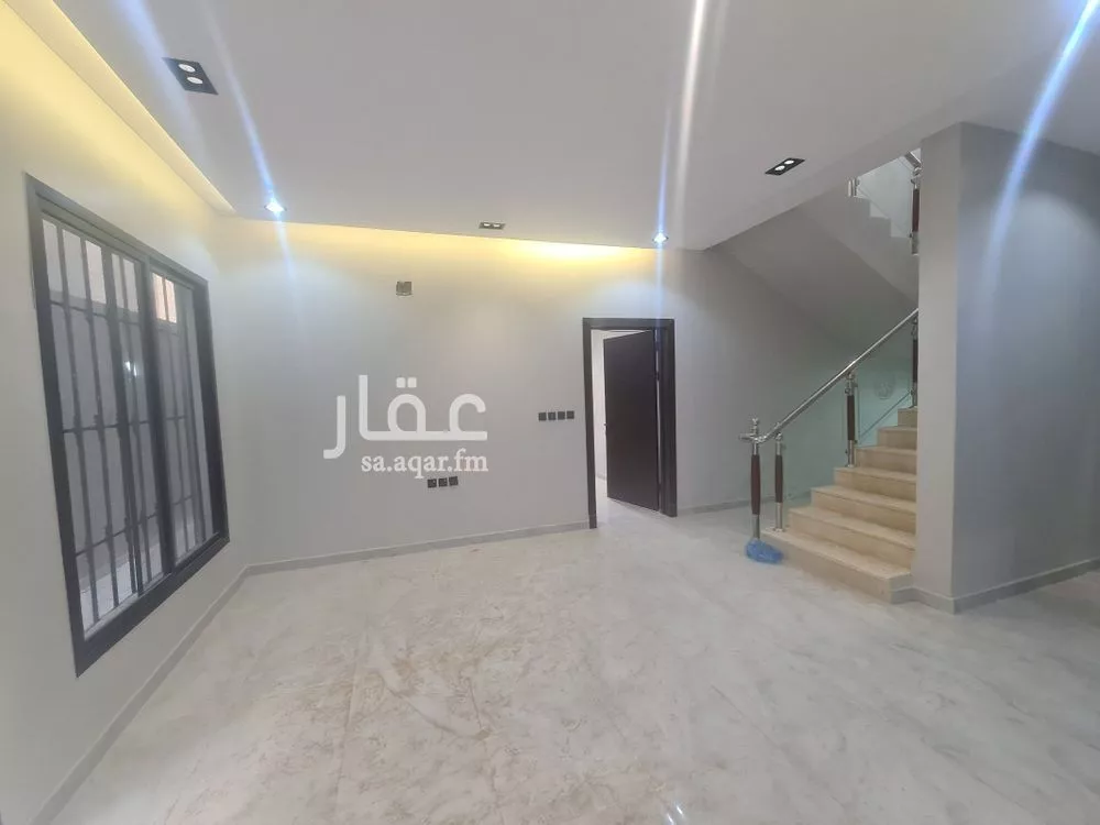 5 bedroom villa in Badr 7