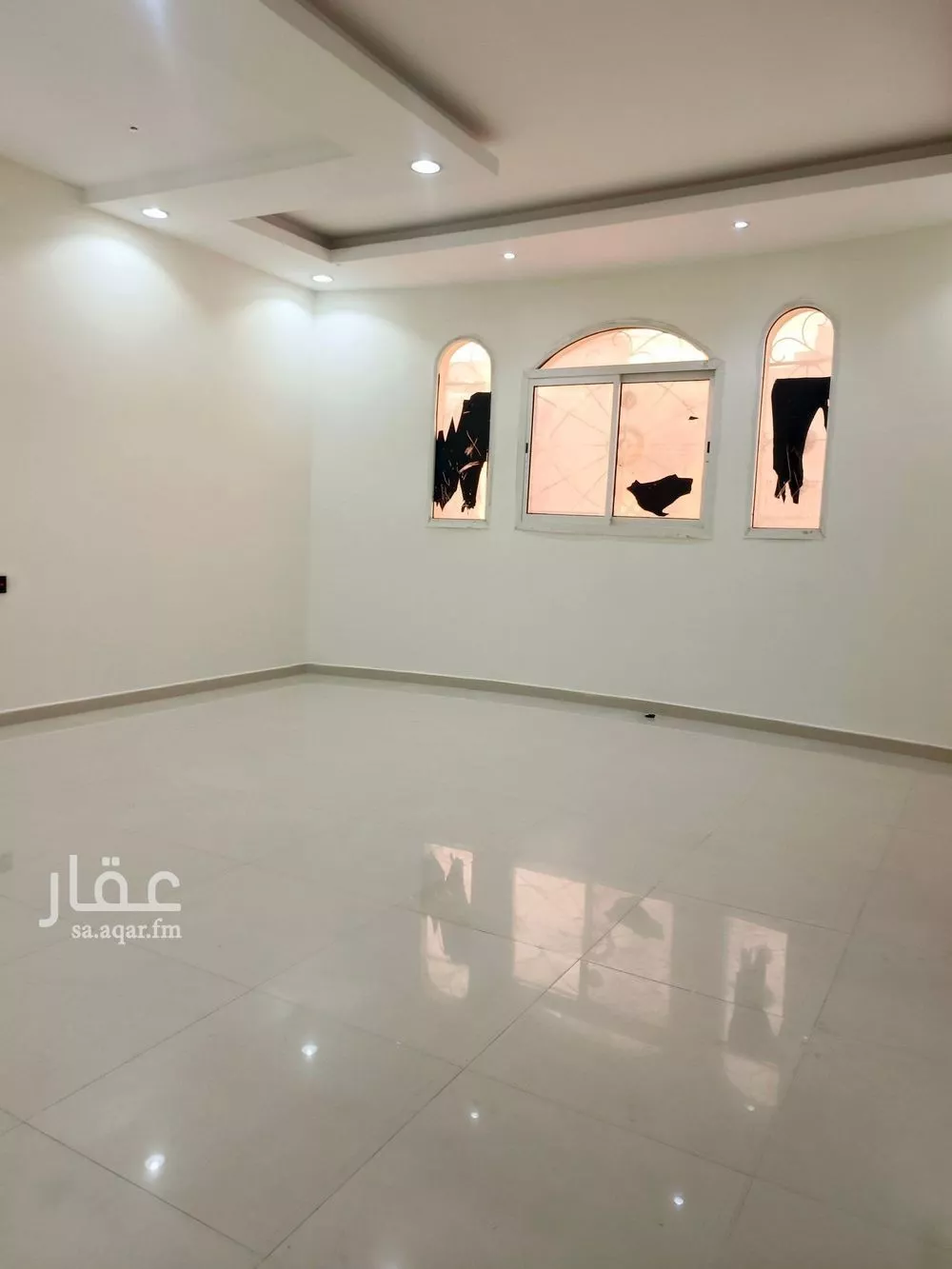 شقة 6 غرف في الرمال 20