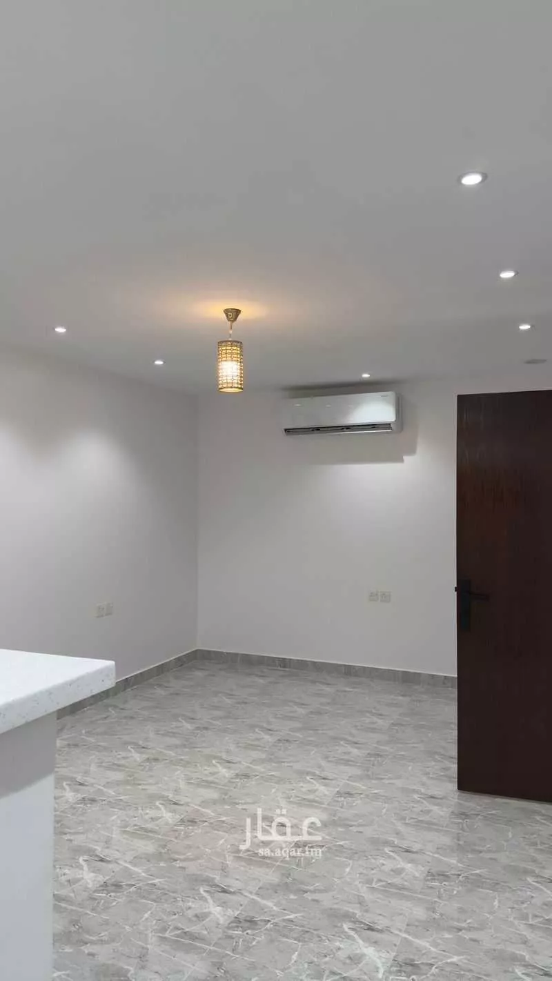 4 bedroom apartment in Umm Al Hamam Al Sharqi 4