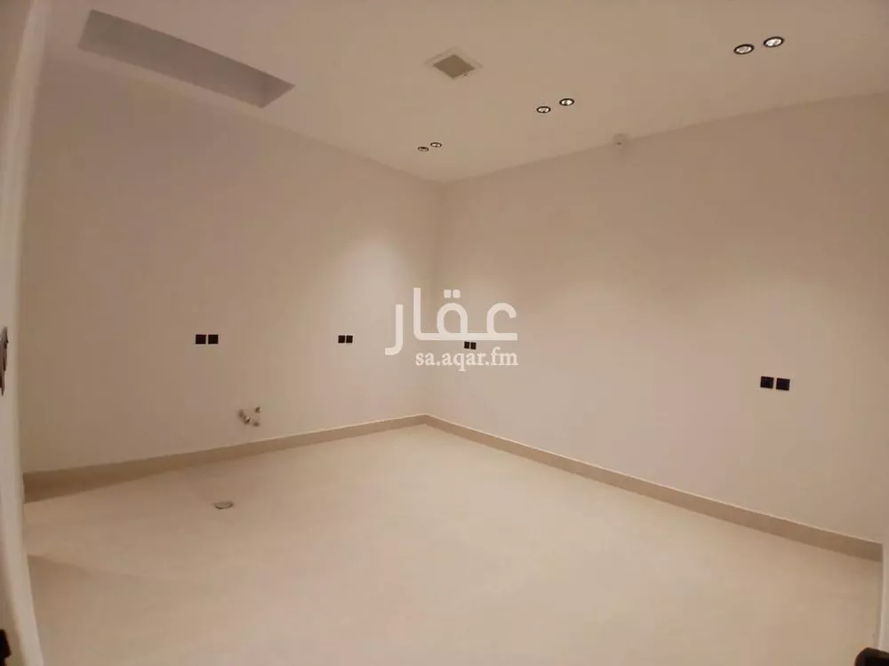 4 bedroom villa in Al Janadriyah 6