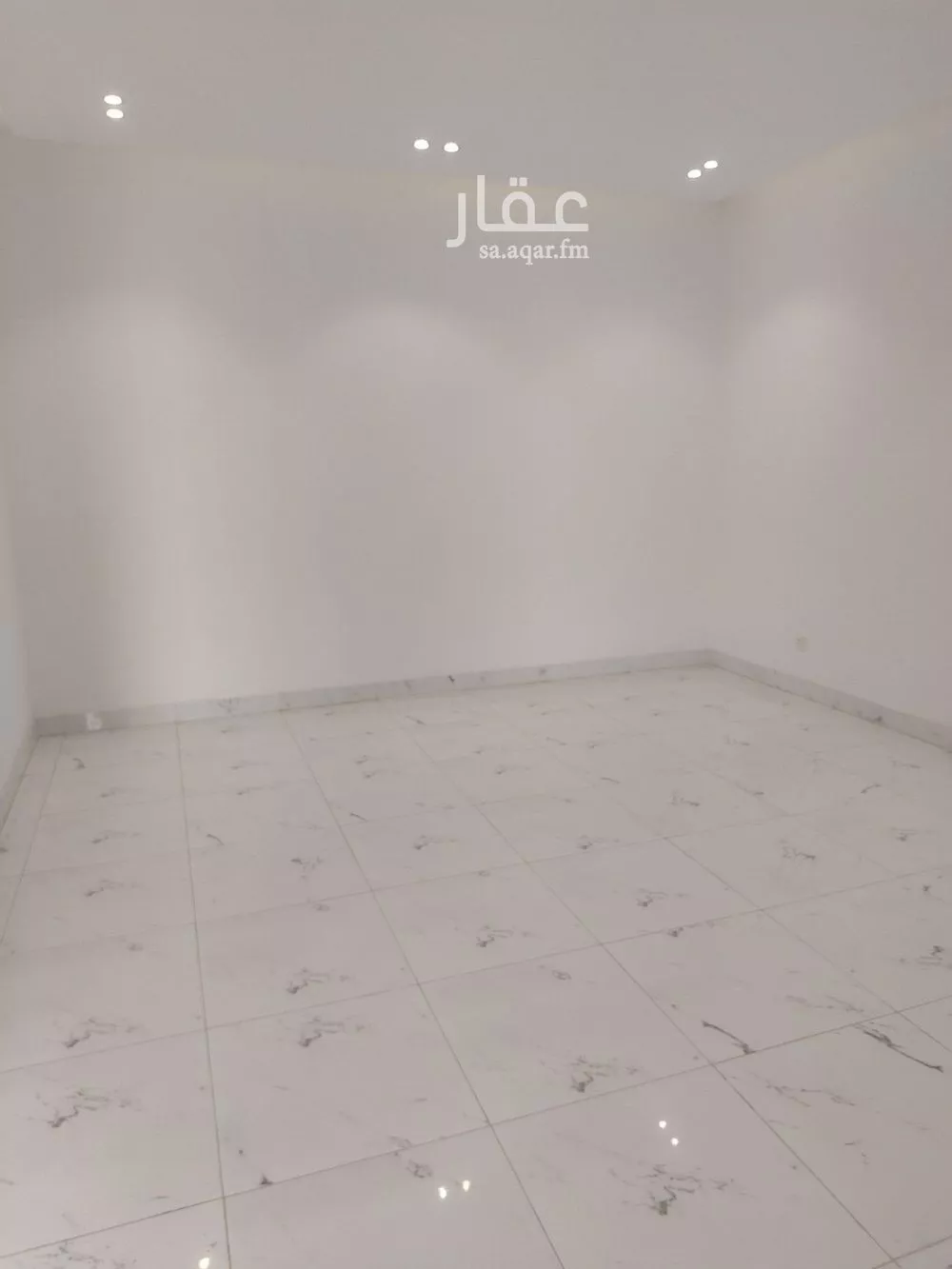 فيلا 4 غرف في العارض 15
