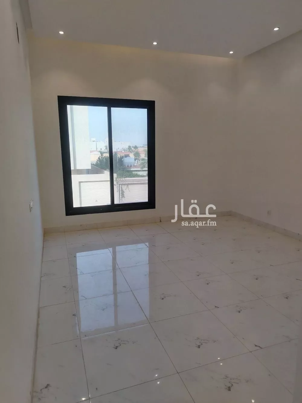 فيلا 4 غرف في العارض 8
