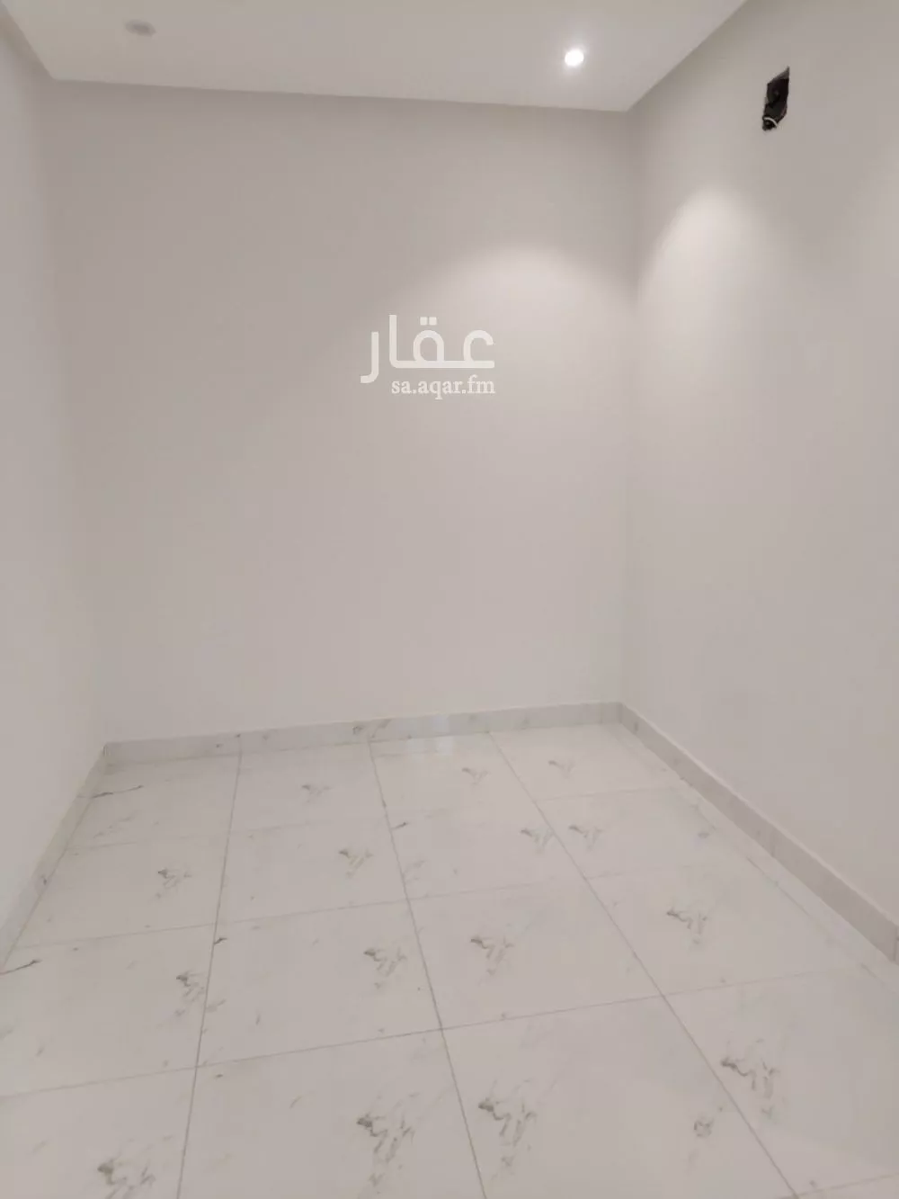 فيلا 4 غرف في العارض 10