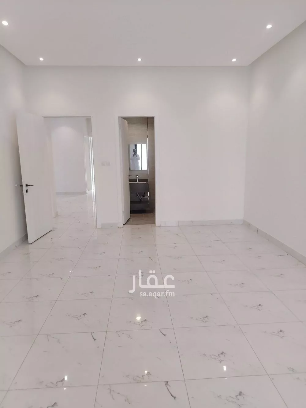 فيلا 4 غرف في العارض 16