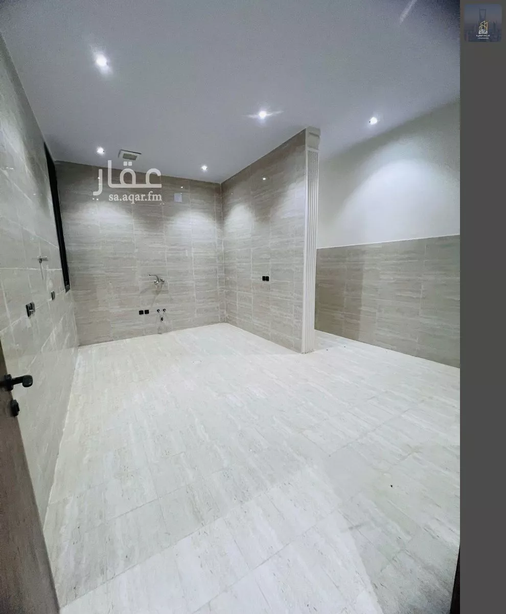 7 bedroom villa in Al Janadriyah 5