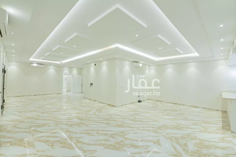 8 bedroom villa in Al Aridh 11