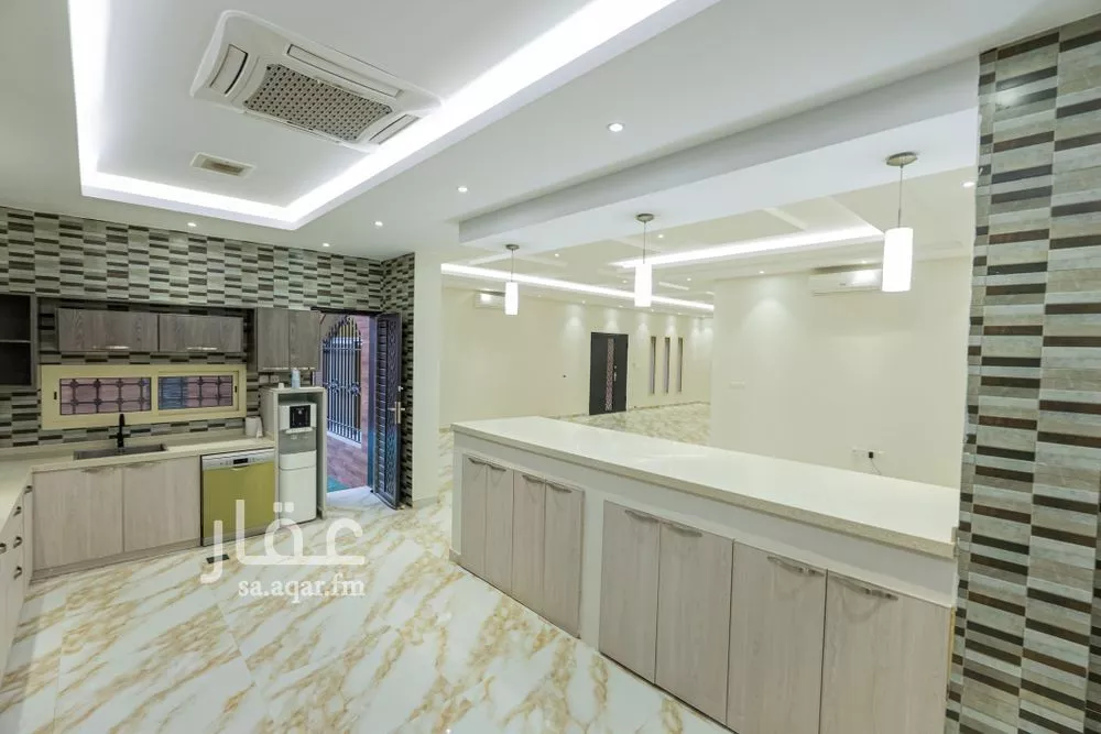 8 bedroom villa in Al Aridh 4