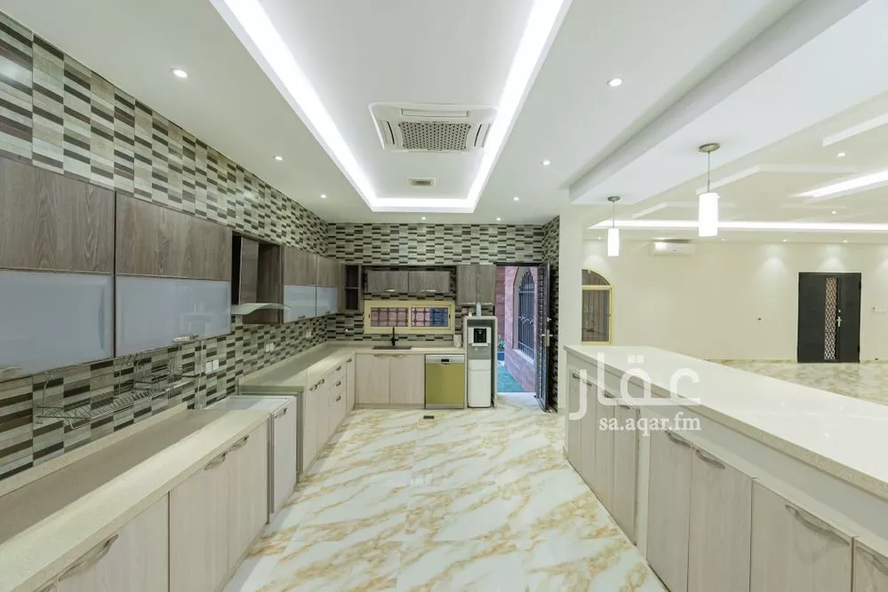 8 bedroom villa in Al Aridh 9
