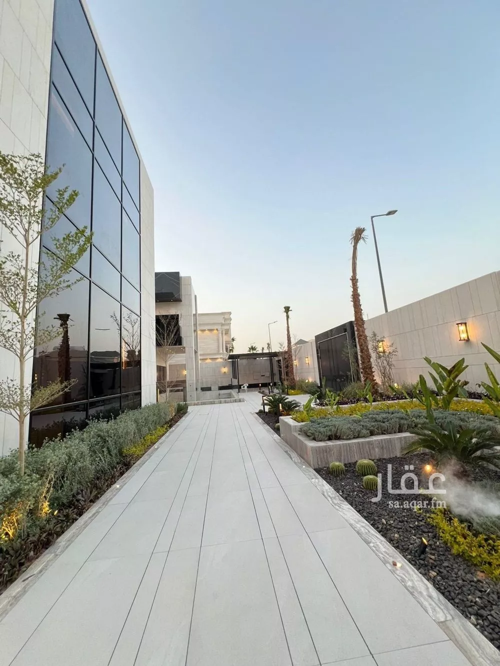 5 bedroom villa in Al Malqa 11