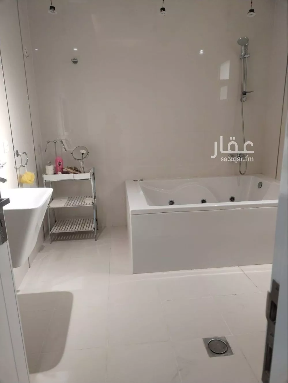 فيلا 5 غرف في العارض 18