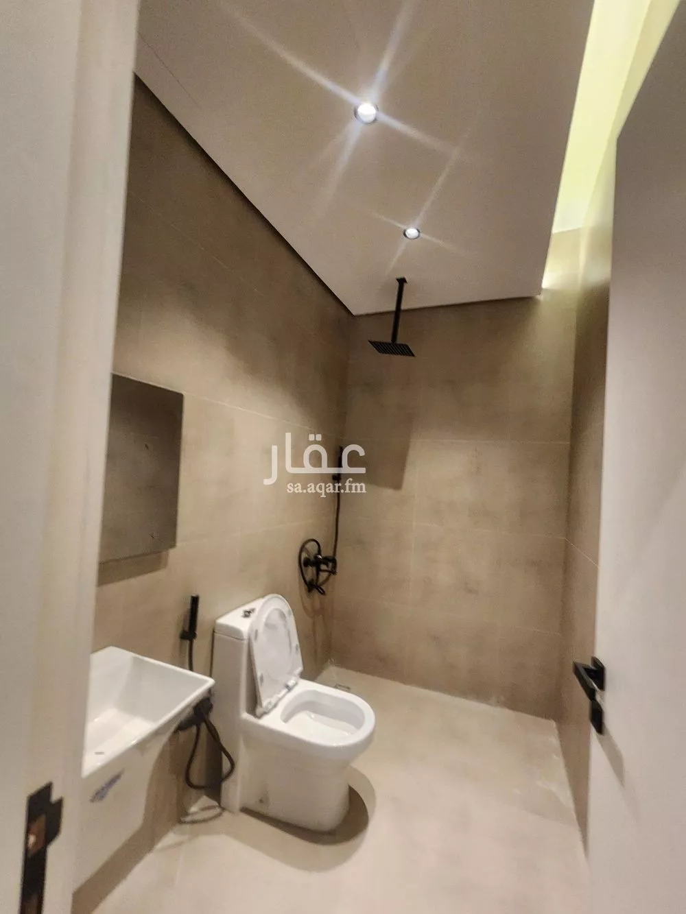 فيلا 4 غرف في الحزم 16