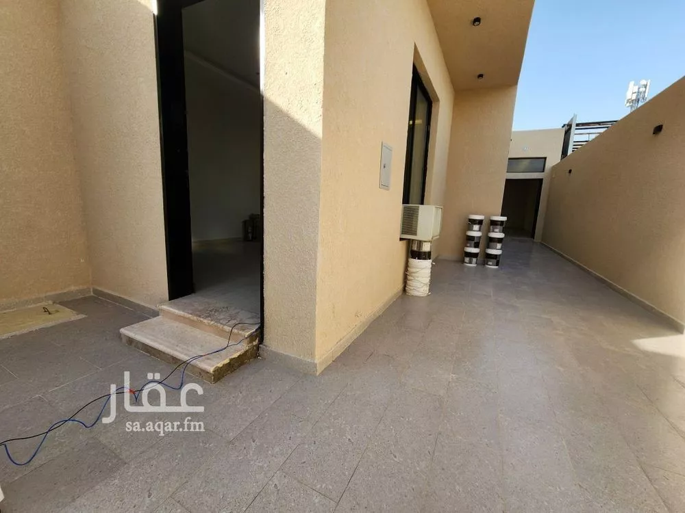 4 bedroom villa in Al Zahrah 14
