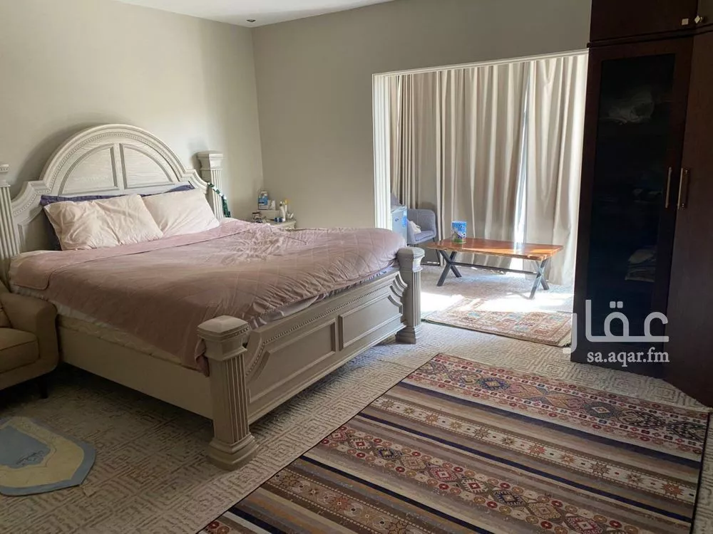 6 bedroom villa in Irqah 4