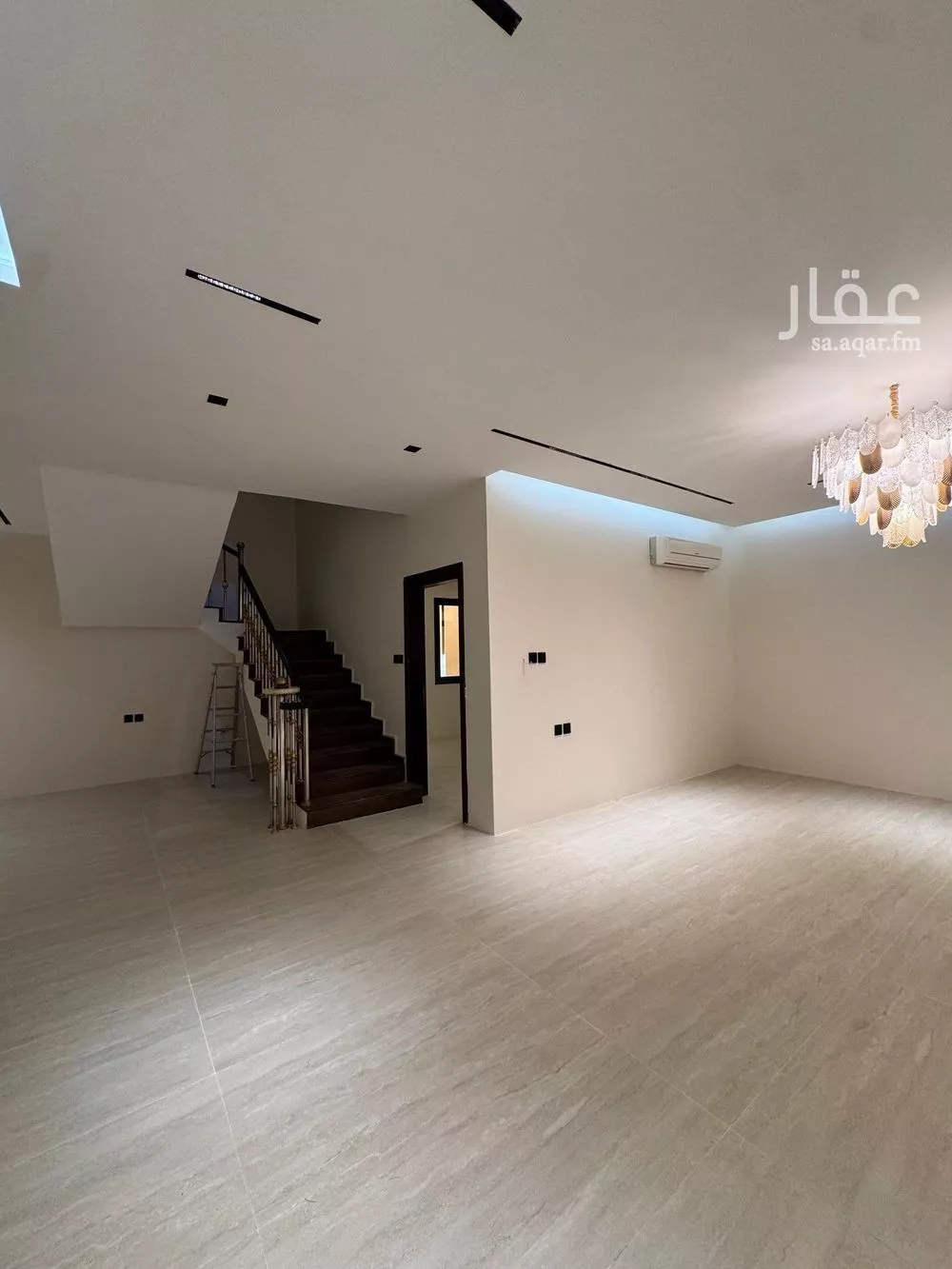 5 bedroom villa in Ishbiliyah 10