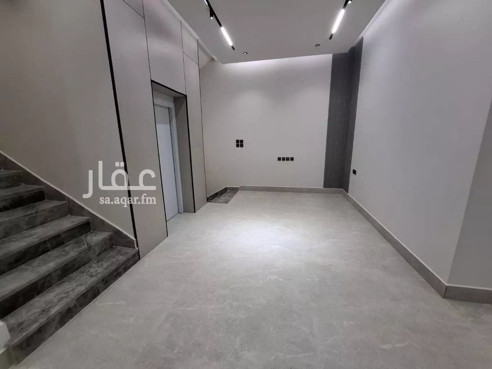 6 bedroom villa in Al Yarmouk 16