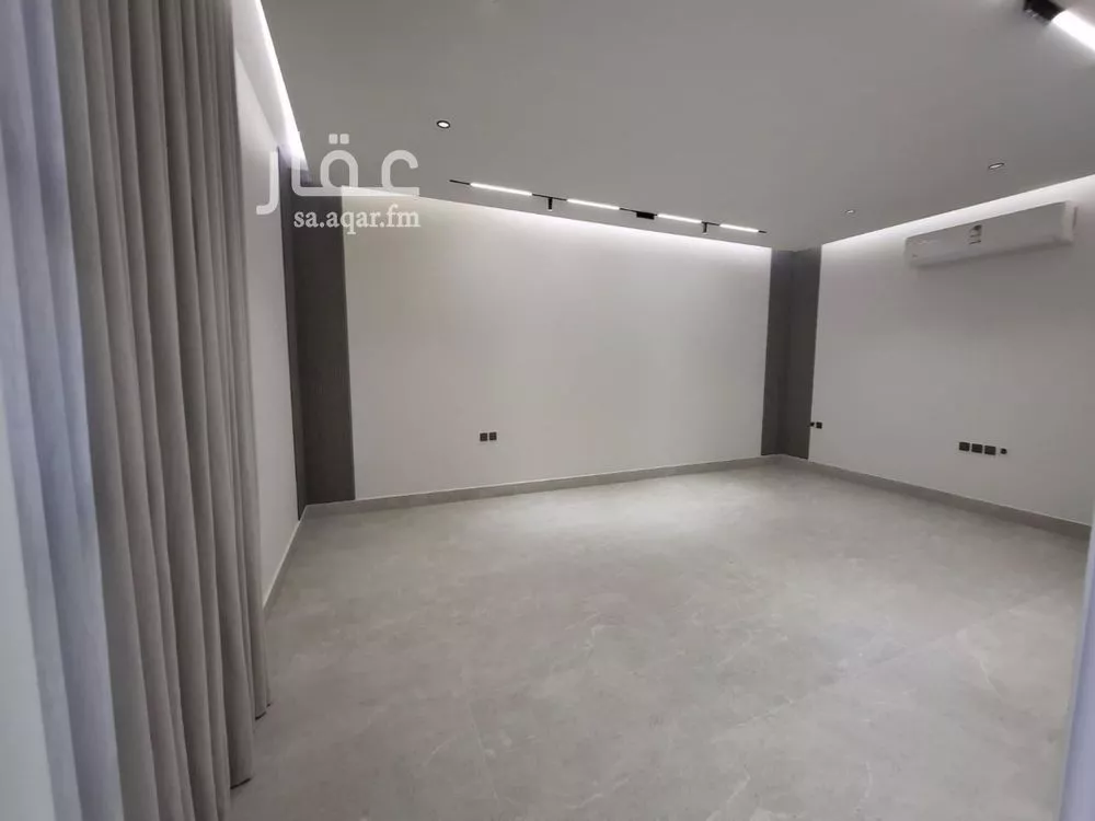 6 bedroom villa in Al Yarmouk 7