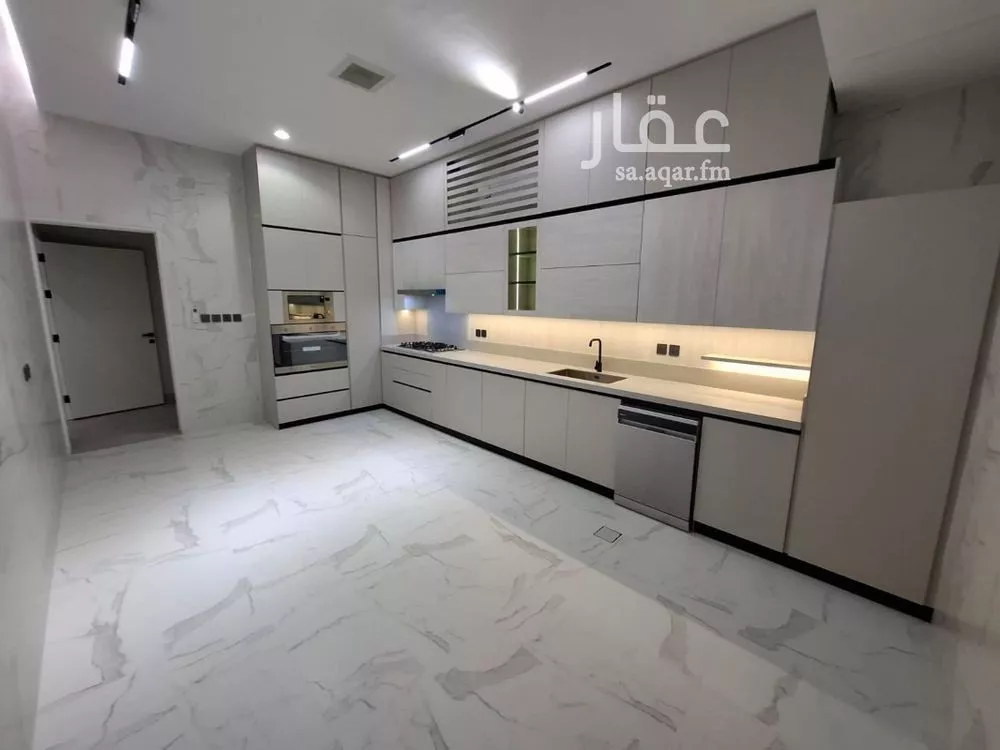 6 bedroom villa in Al Yarmouk 10