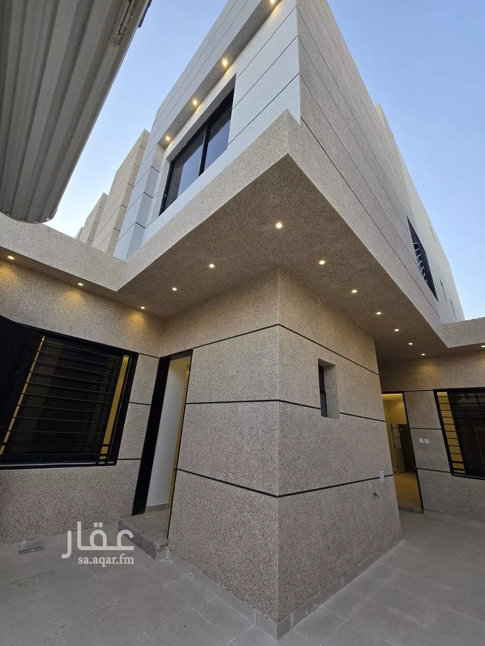 5 bedroom villa in Al Zahrah 3