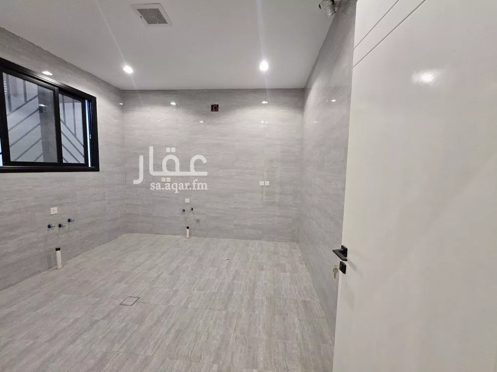 5 bedroom villa in Al Zahrah 5