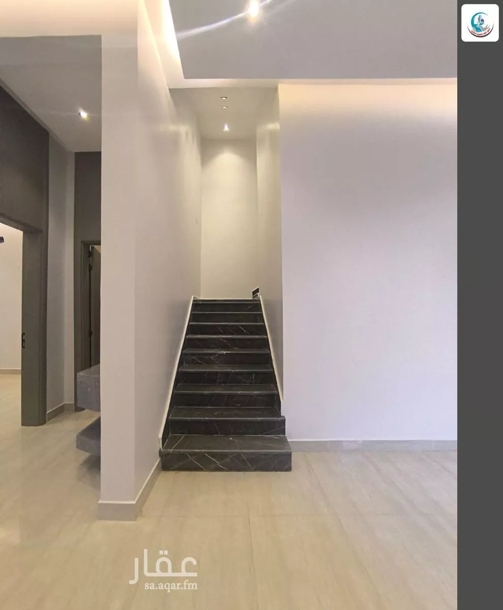 8 bedroom villa in Al Janadriyah 17