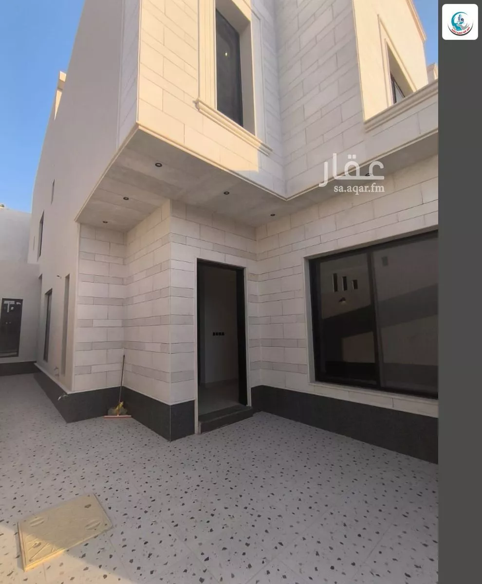 8 bedroom villa in Al Janadriyah 4