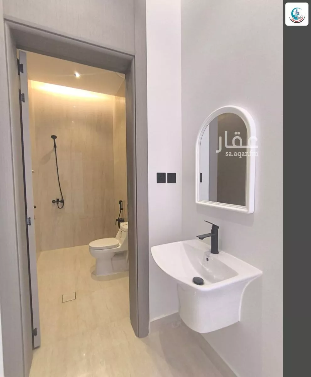 8 bedroom villa in Al Janadriyah 6