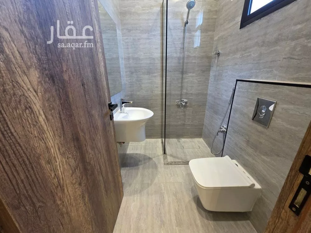 فيلا 5 غرف في العارض 18