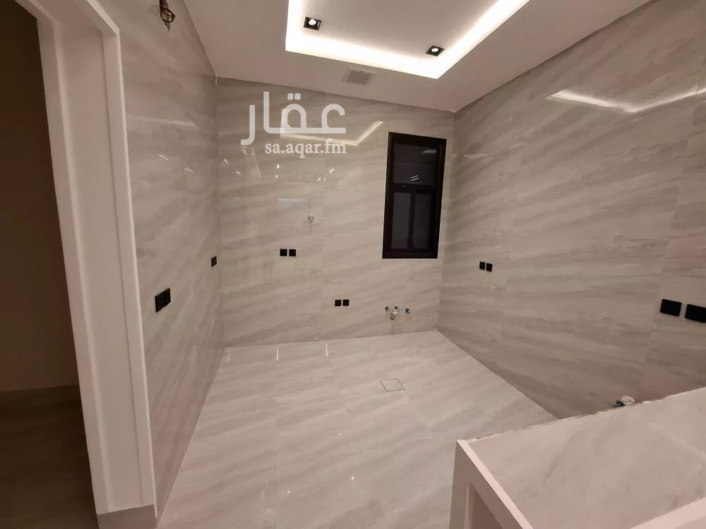 فيلا 5 غرف في الرمال 10