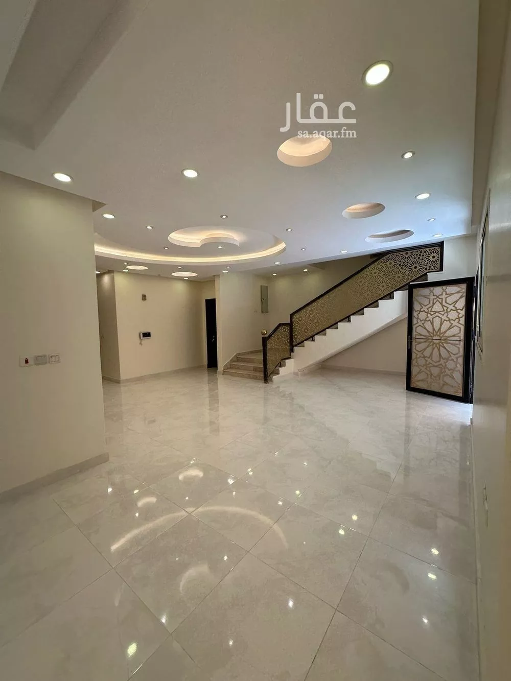 فيلا 5 غرف في العارض 16