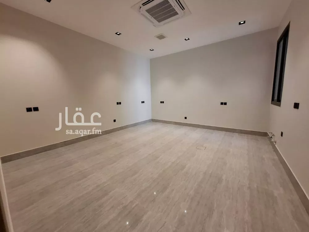 فيلا 5 غرف في العارض 4