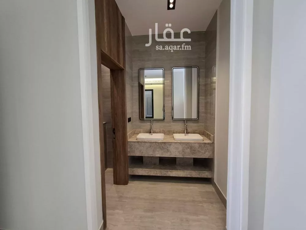 فيلا 5 غرف في العارض 9