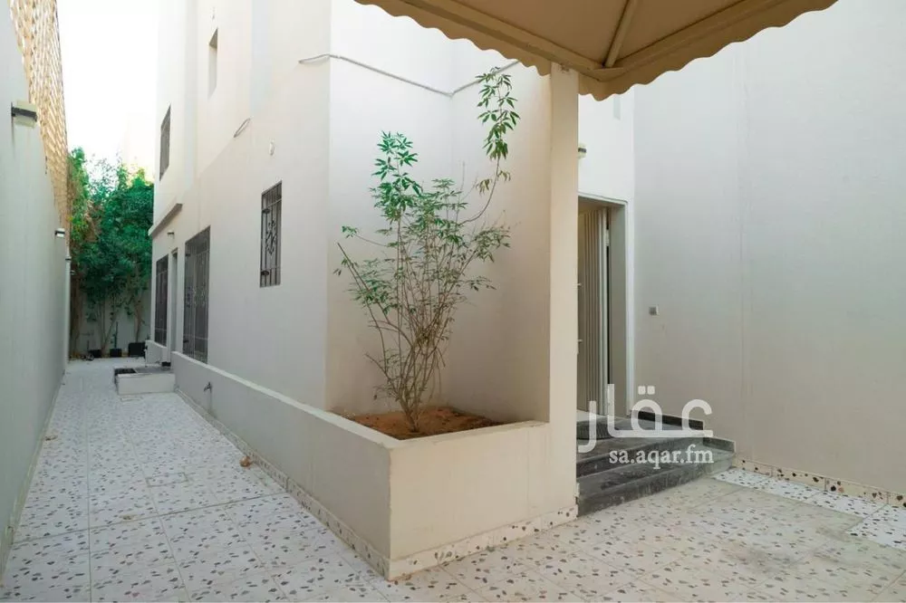5 bedroom villa in Al Narjis 2