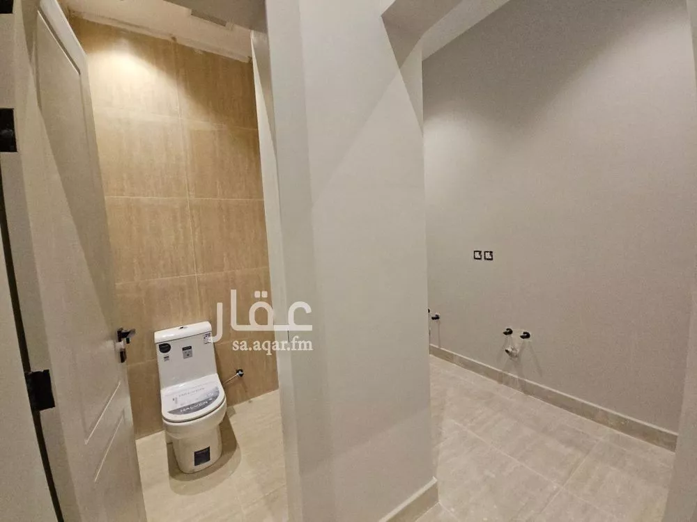 5 bedroom villa in King Faisal 8