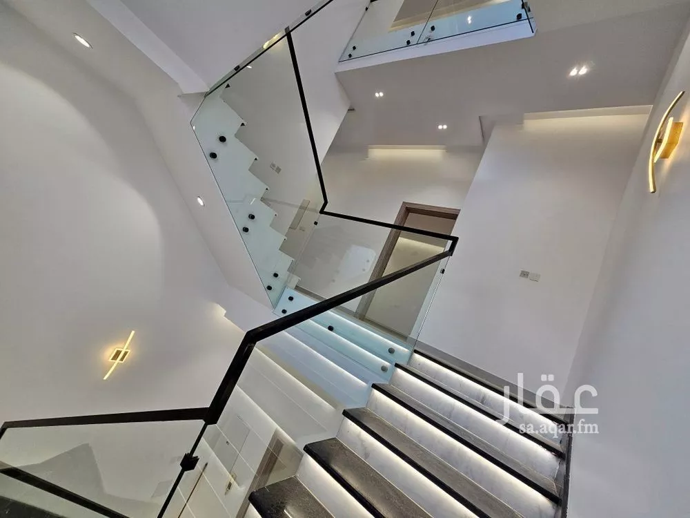 4 bedroom villa in Al Maizilah 13