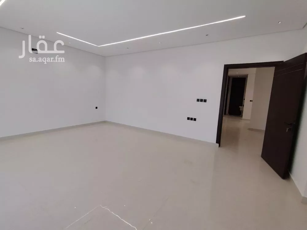 5 bedroom villa in Al Janadriyah 15