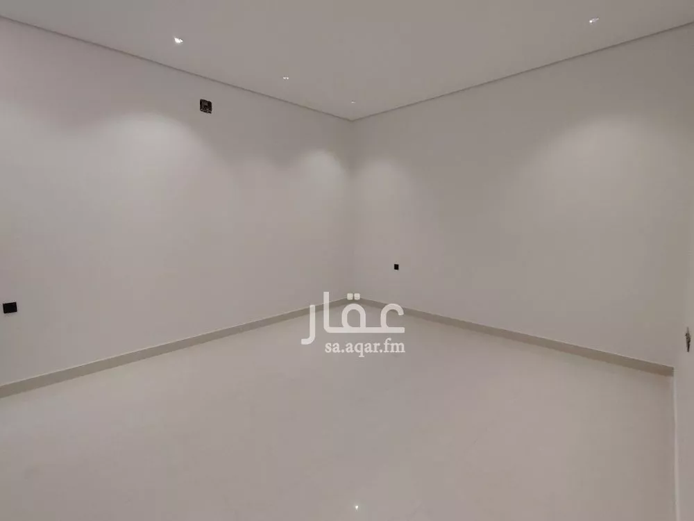 5 bedroom villa in Al Janadriyah 7
