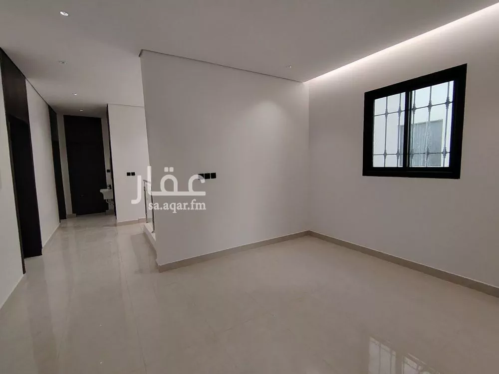 5 bedroom villa in Al Janadriyah 10